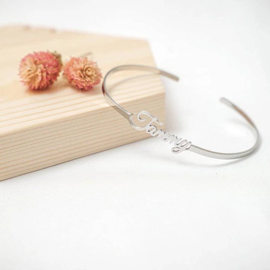 Vòng Tay Khắc Tên Theo Yêu Cầu – Thiết Kế Trái Tim Độc Đáo - Titan Cao Cấp Không Gỉ