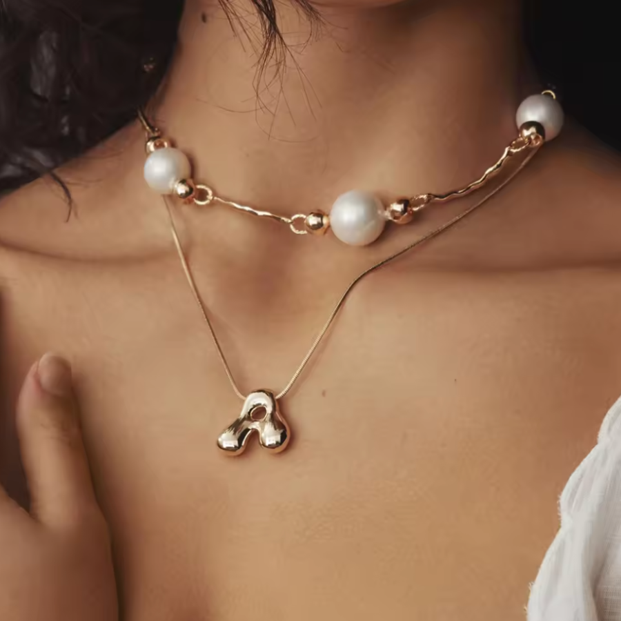 Dây Chuyền Chữ Cái Nổi Titan Cao Cấp Mạ Vàng – Phong Cách Chunky Bubble