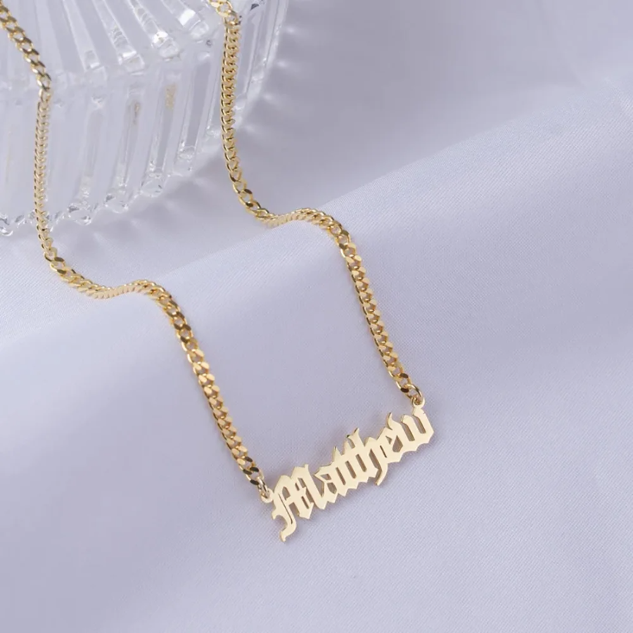 Dây Chuyền Khắc Tên Old English – Cá Nhân Hóa, Phong Cách Cổ Điển