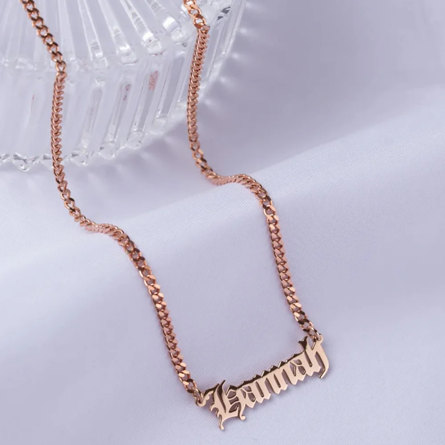 Dây Chuyền Khắc Tên Old English – Cá Nhân Hóa, Phong Cách Cổ Điển